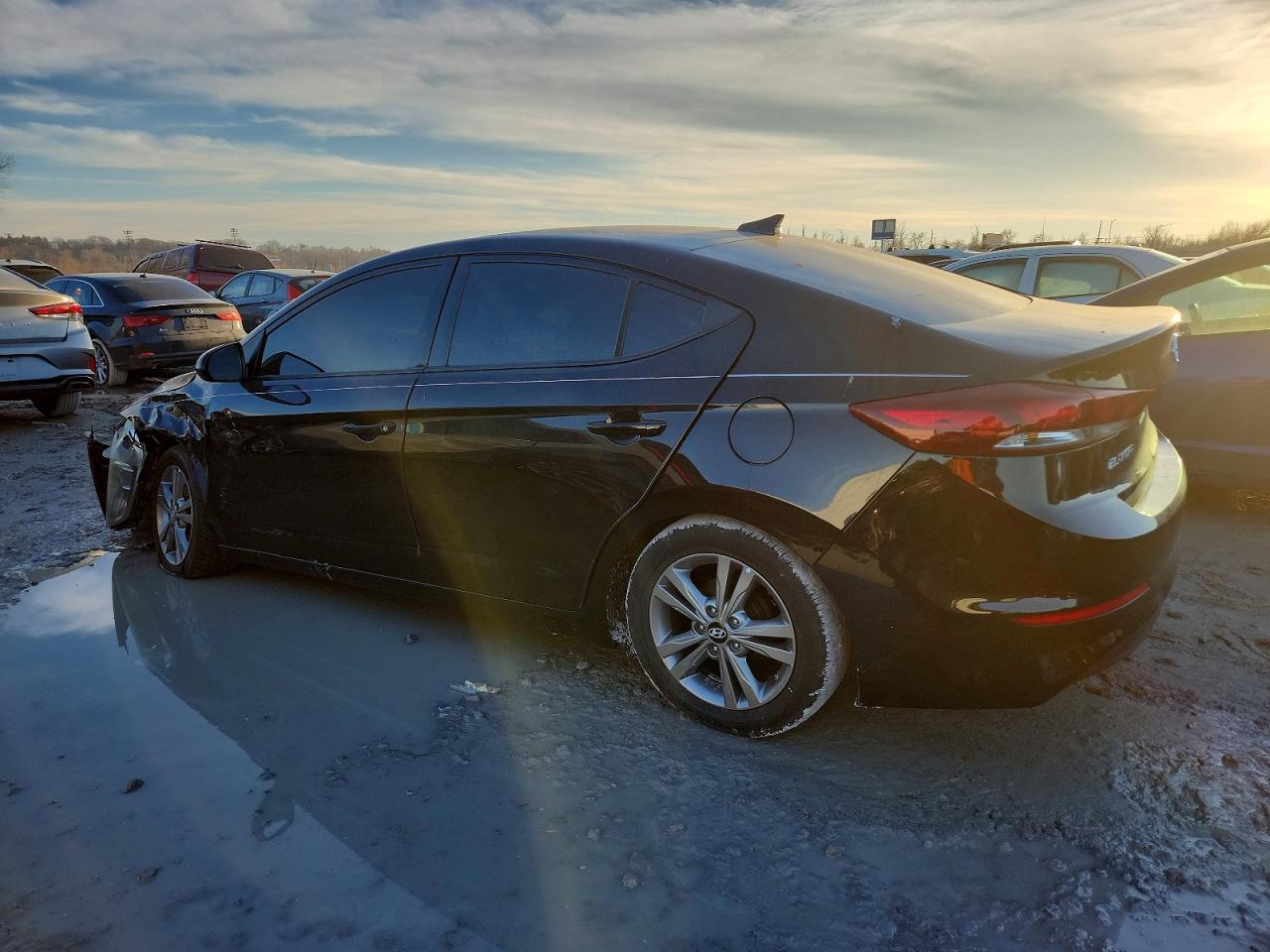 2017 HYUNDAI ELANTRA photo 2