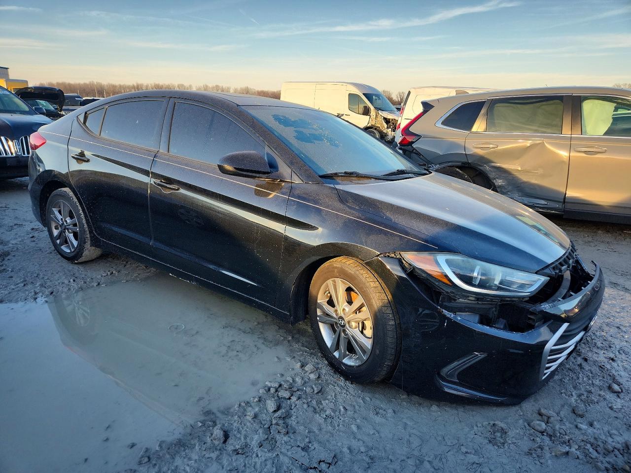 2017 HYUNDAI ELANTRA photo 4