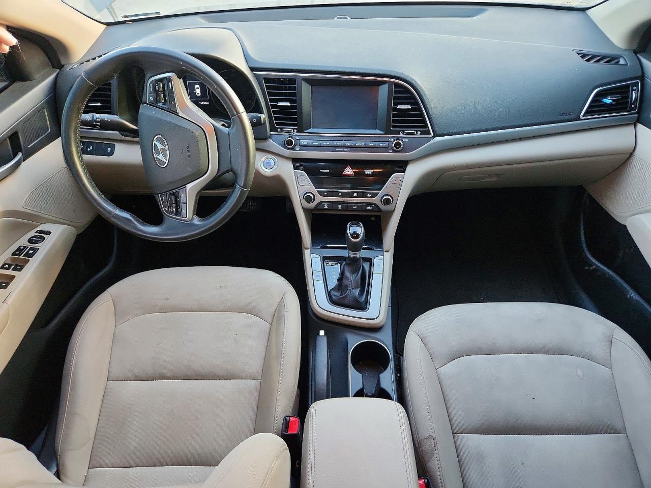 2017 HYUNDAI ELANTRA photo 8