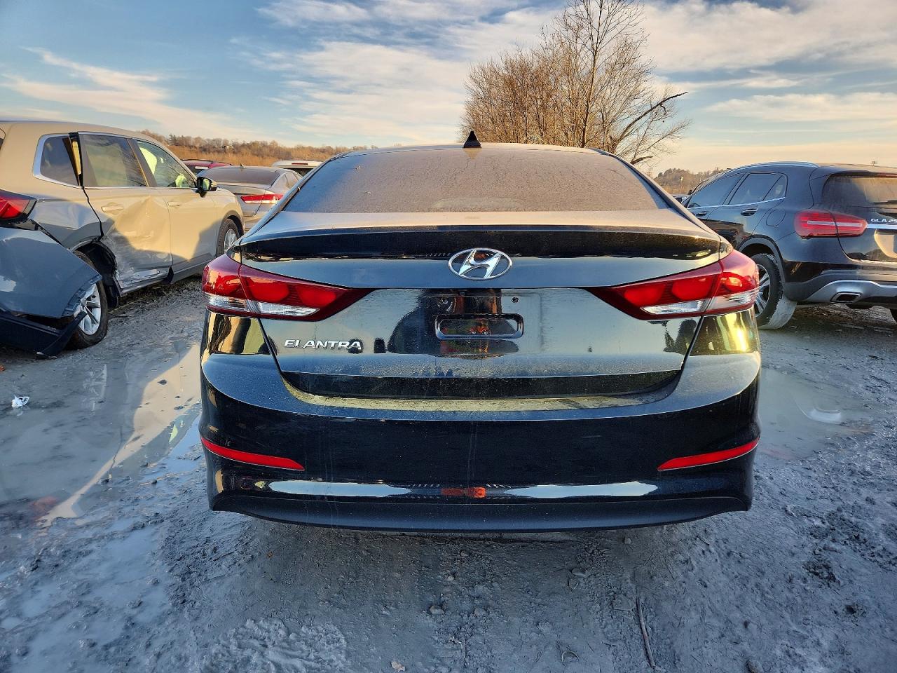 2017 HYUNDAI ELANTRA photo 6