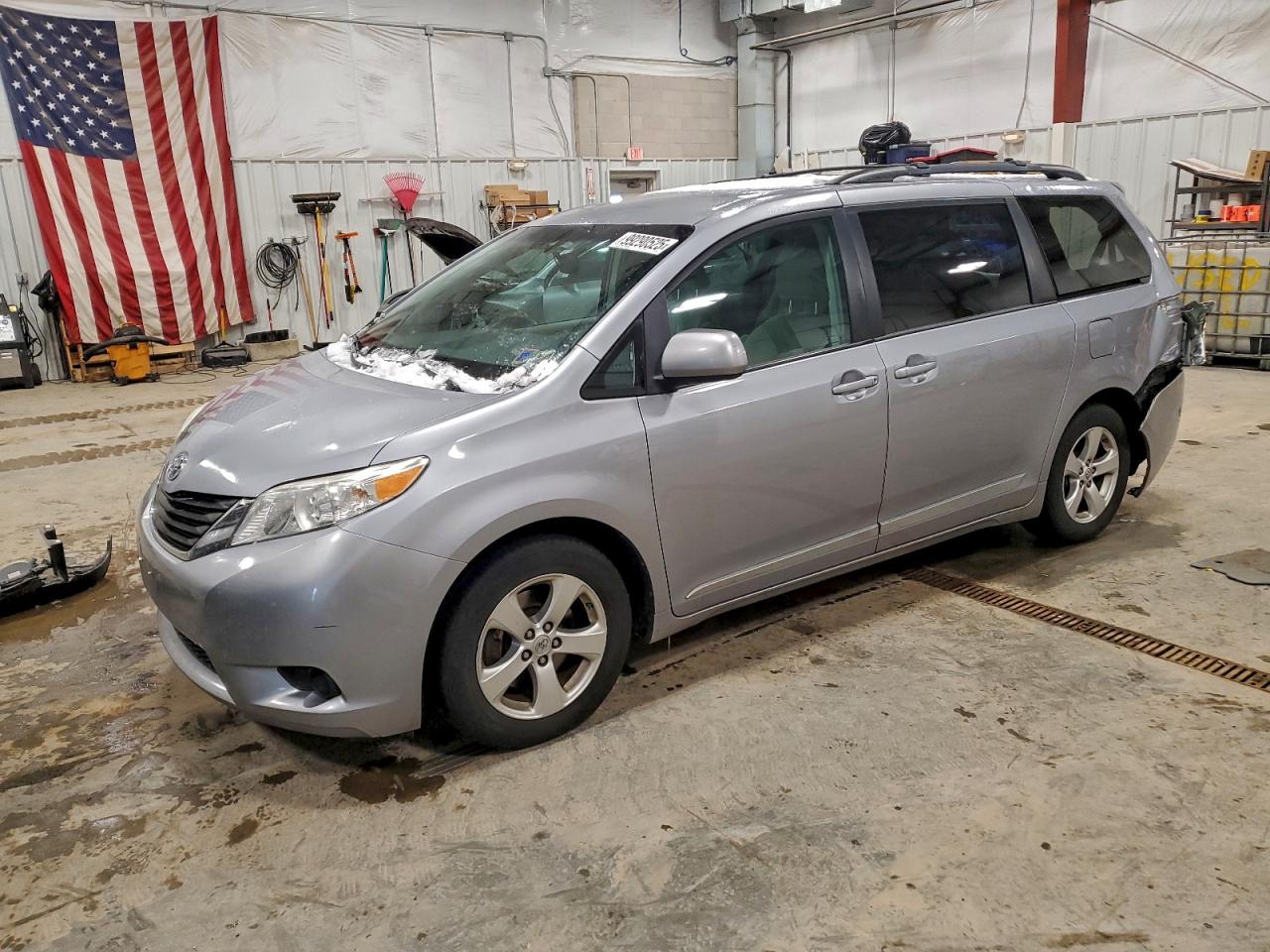2013 TOYOTA SIENNA