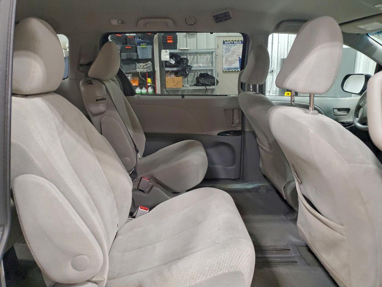 2013 TOYOTA SIENNA LE photo 11