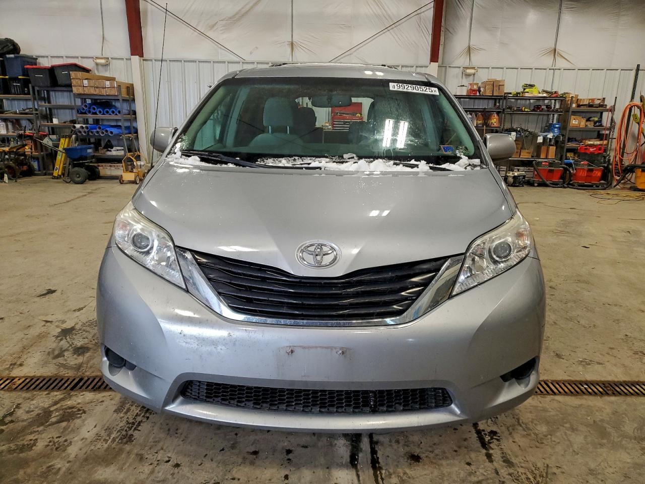 2013 TOYOTA SIENNA LE photo 5