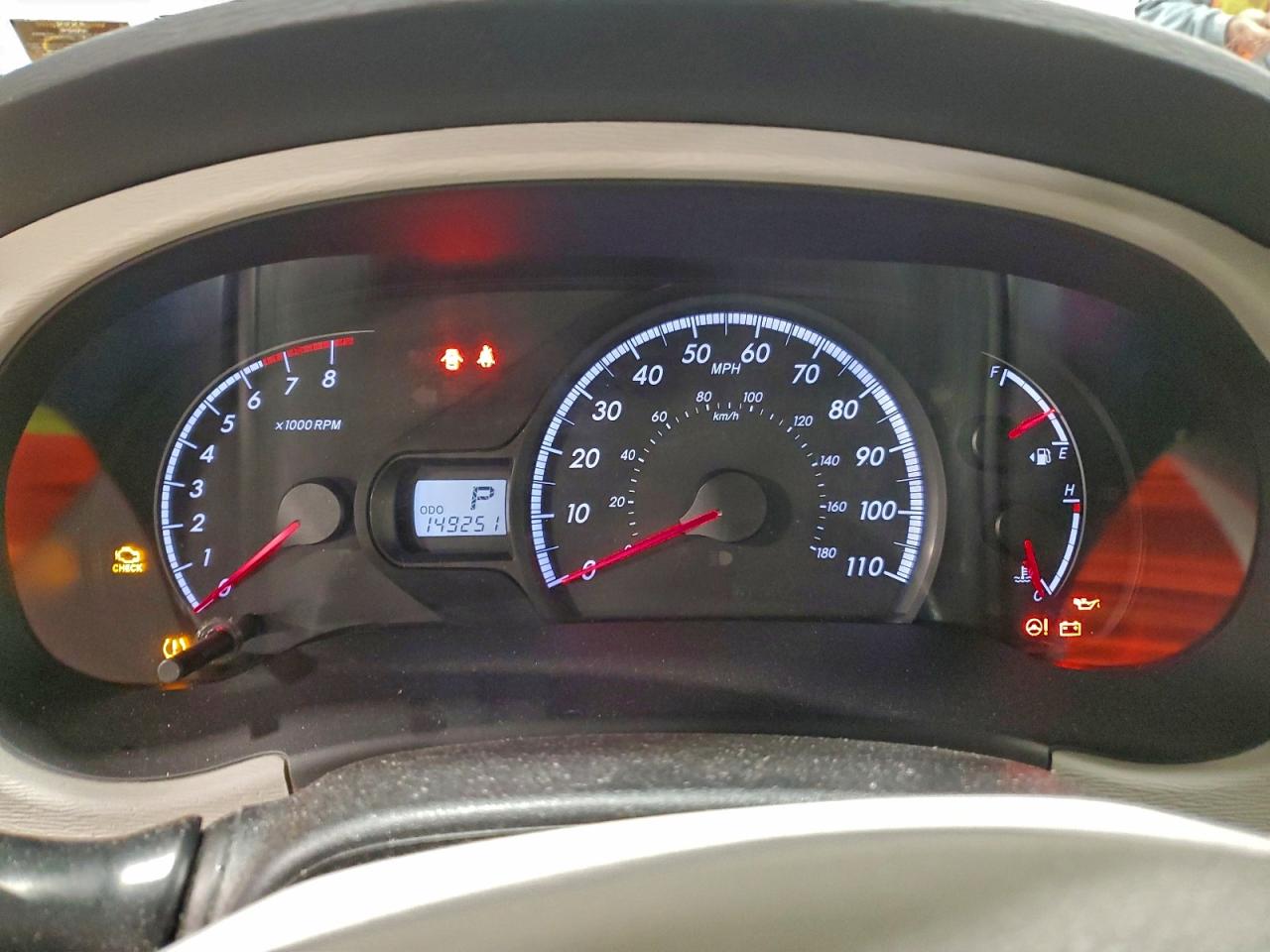 2013 TOYOTA SIENNA LE photo 9