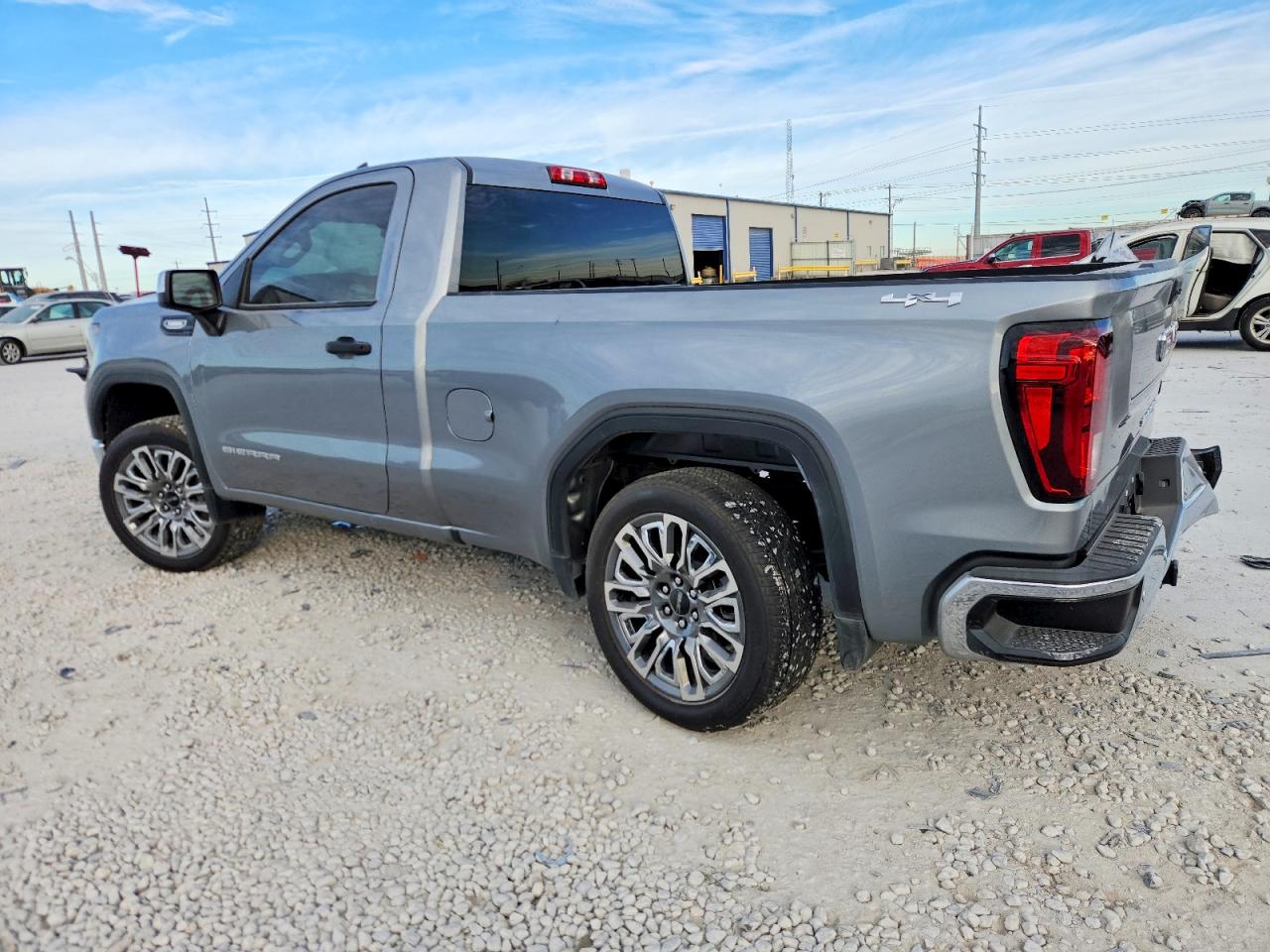 2025 GMC SIERRA K1500 photo 2