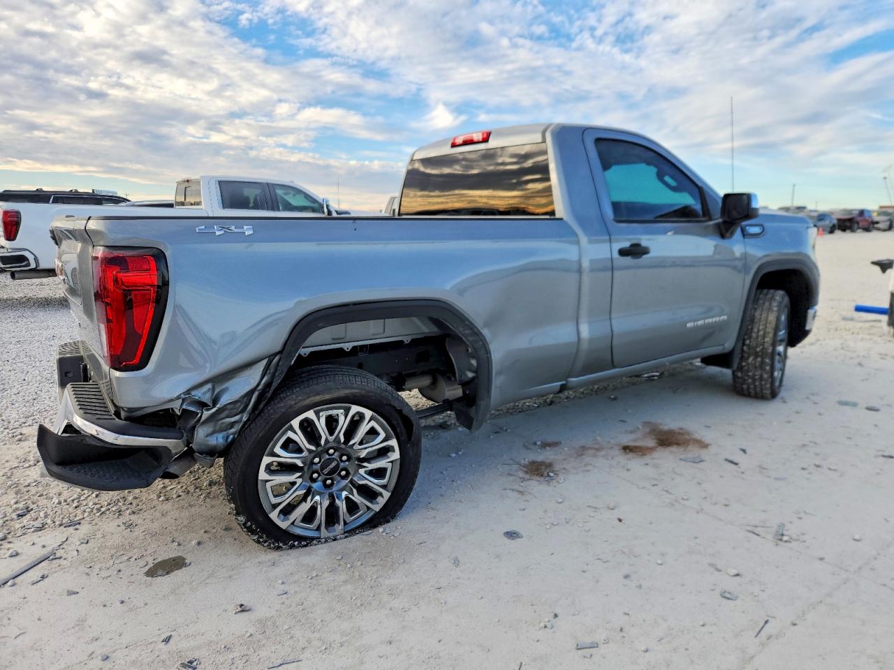 2025 GMC SIERRA K1500 photo 3