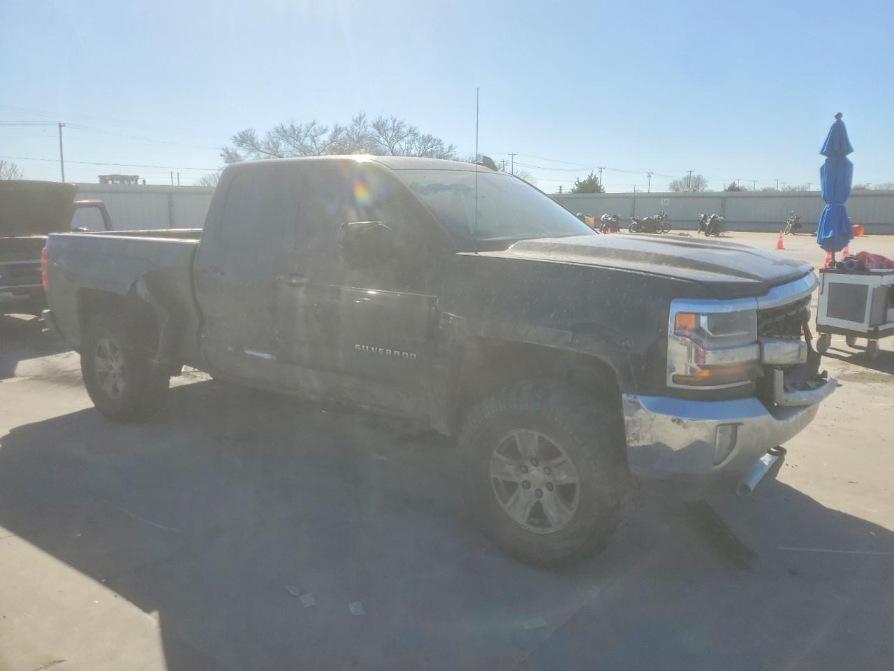 2016 CHEVROLET SILVERADO K1500 LT photo 4