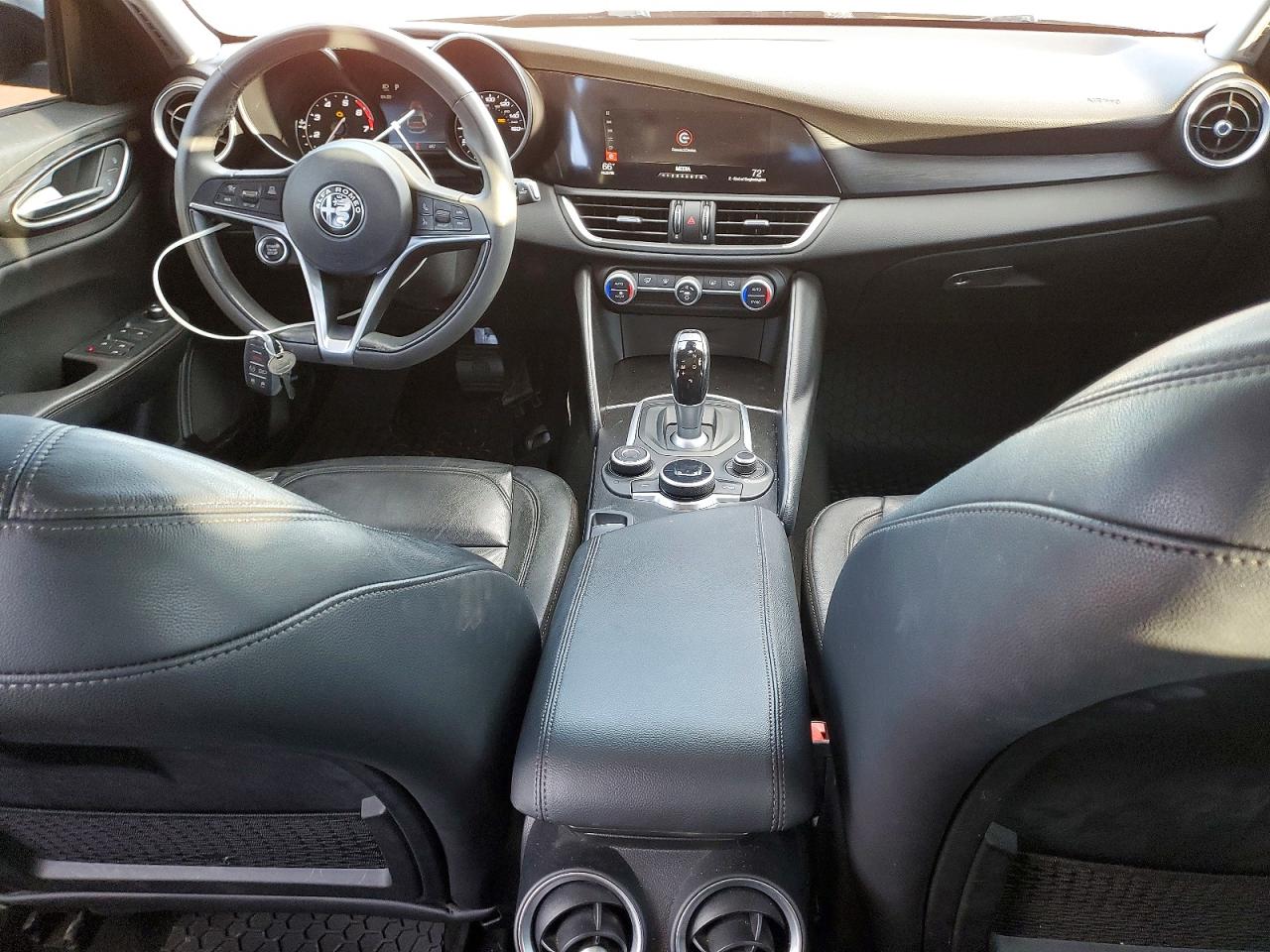 2017 ALFA ROMEO GIULIA photo 8