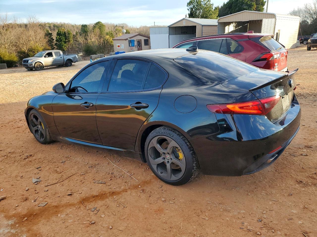 2017 ALFA ROMEO GIULIA photo 2