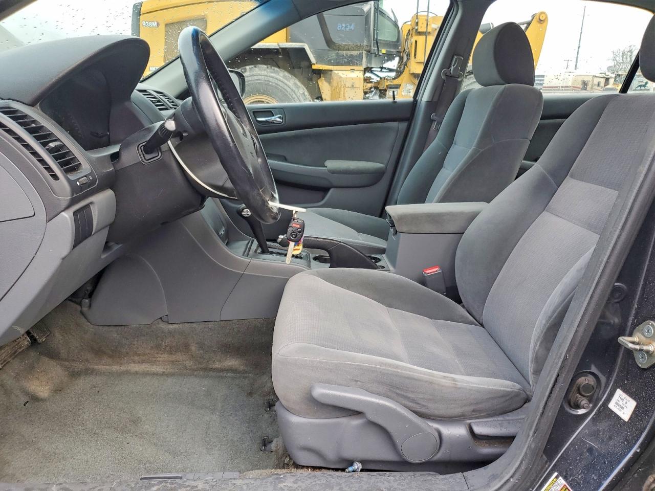 2004 HONDA ACCORD LX photo 7