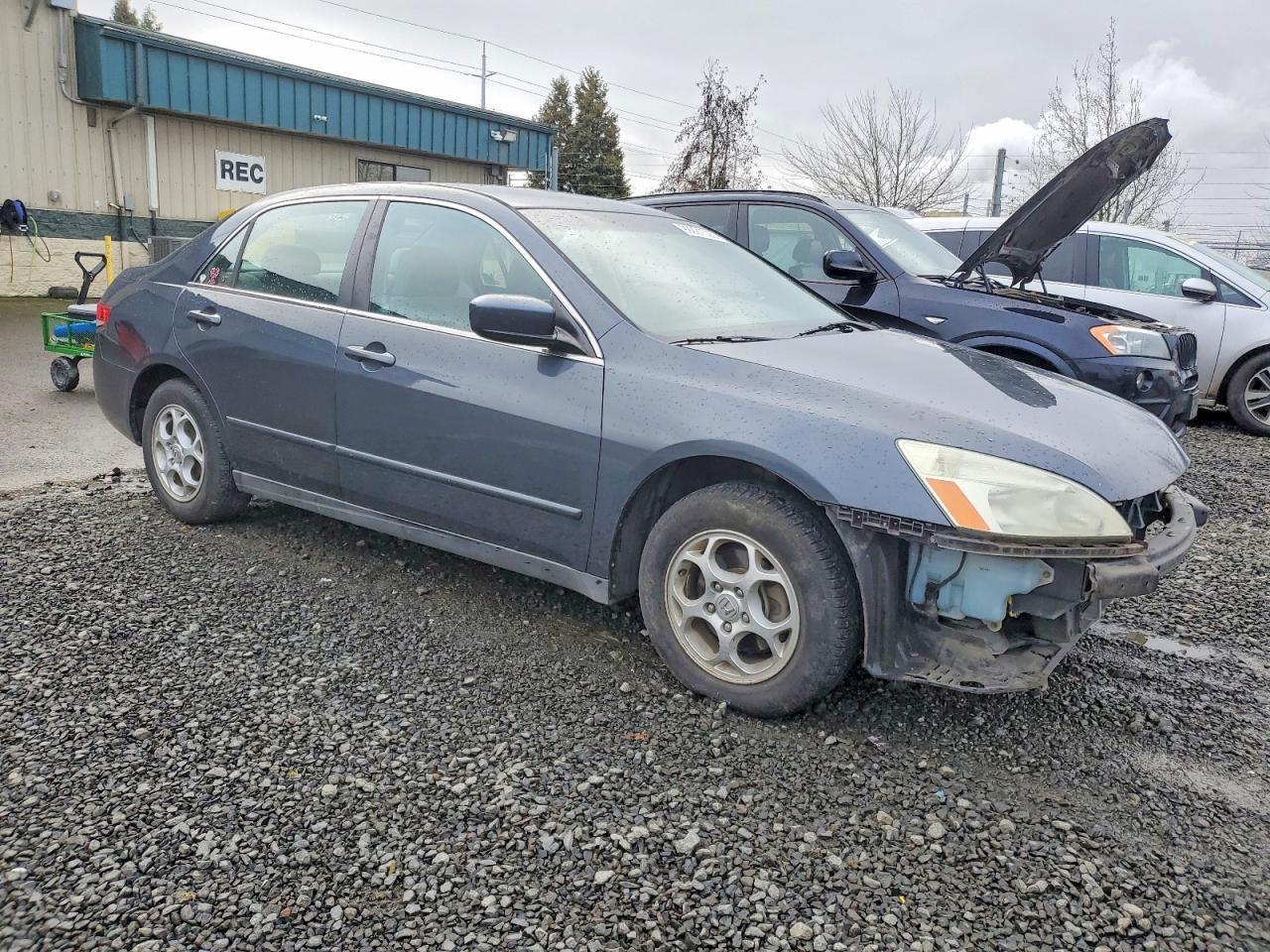 2004 HONDA ACCORD LX photo 4
