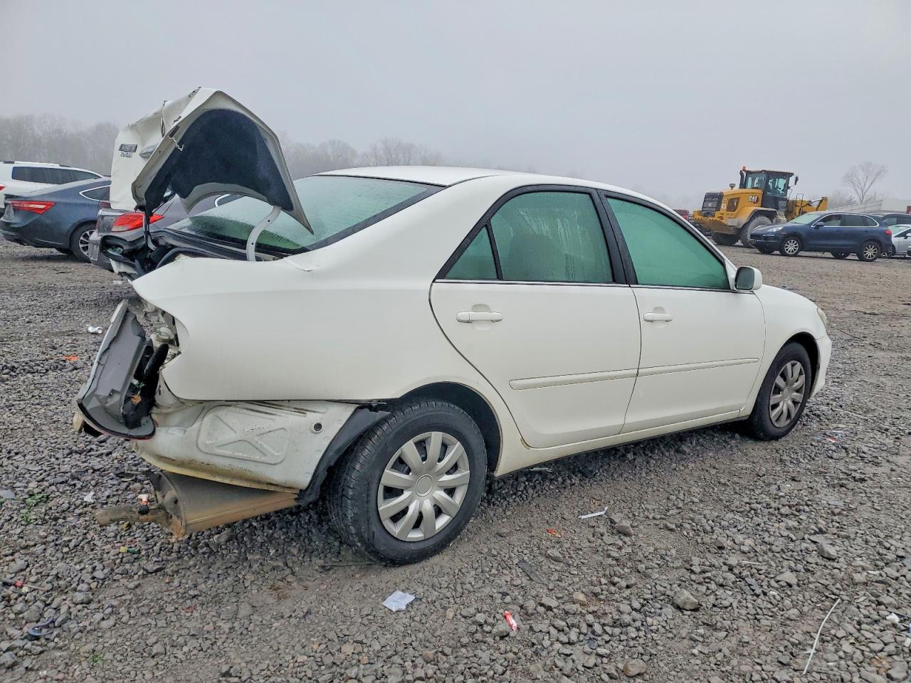 2005 TOYOTA CAMRY LE photo 3