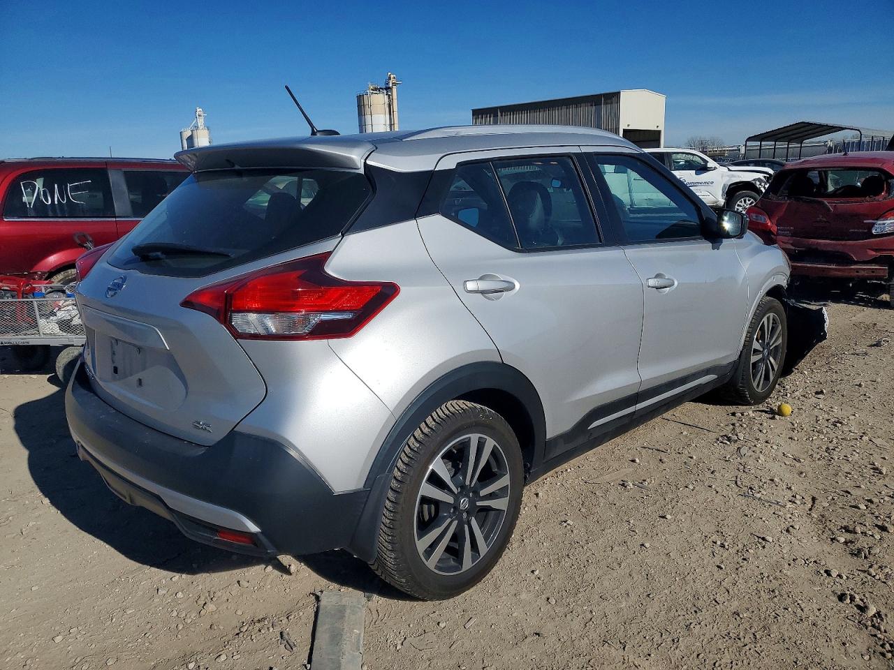 2019 NISSAN KICKS S photo 3