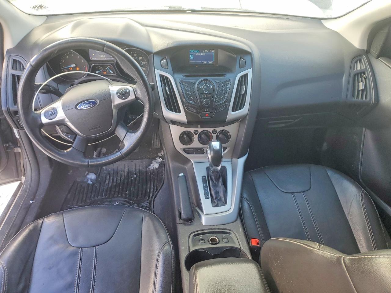 2014 FORD FOCUS SE photo 8