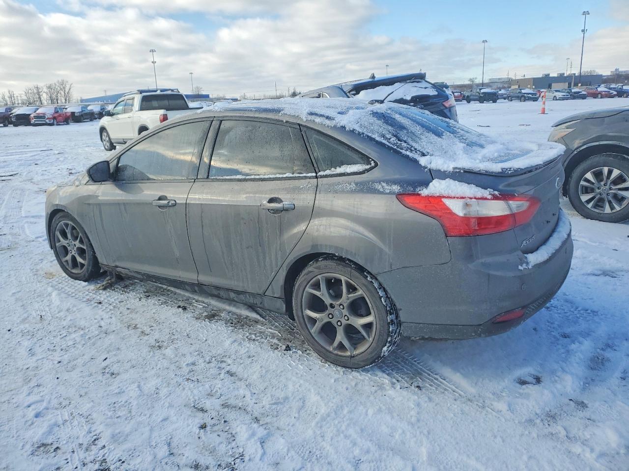 2014 FORD FOCUS SE photo 2