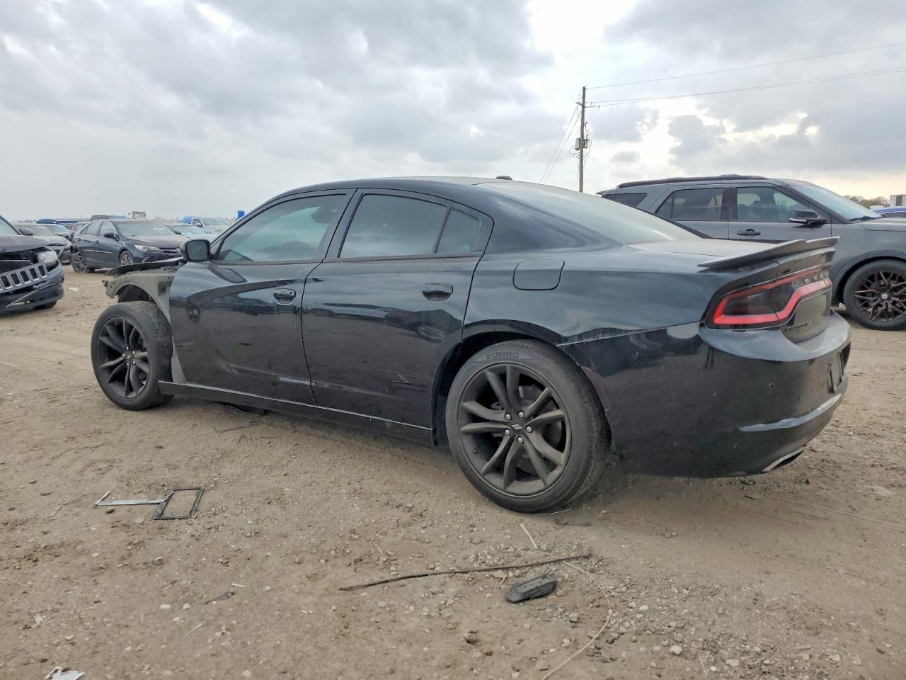 2017 DODGE CHARGER SE photo 4