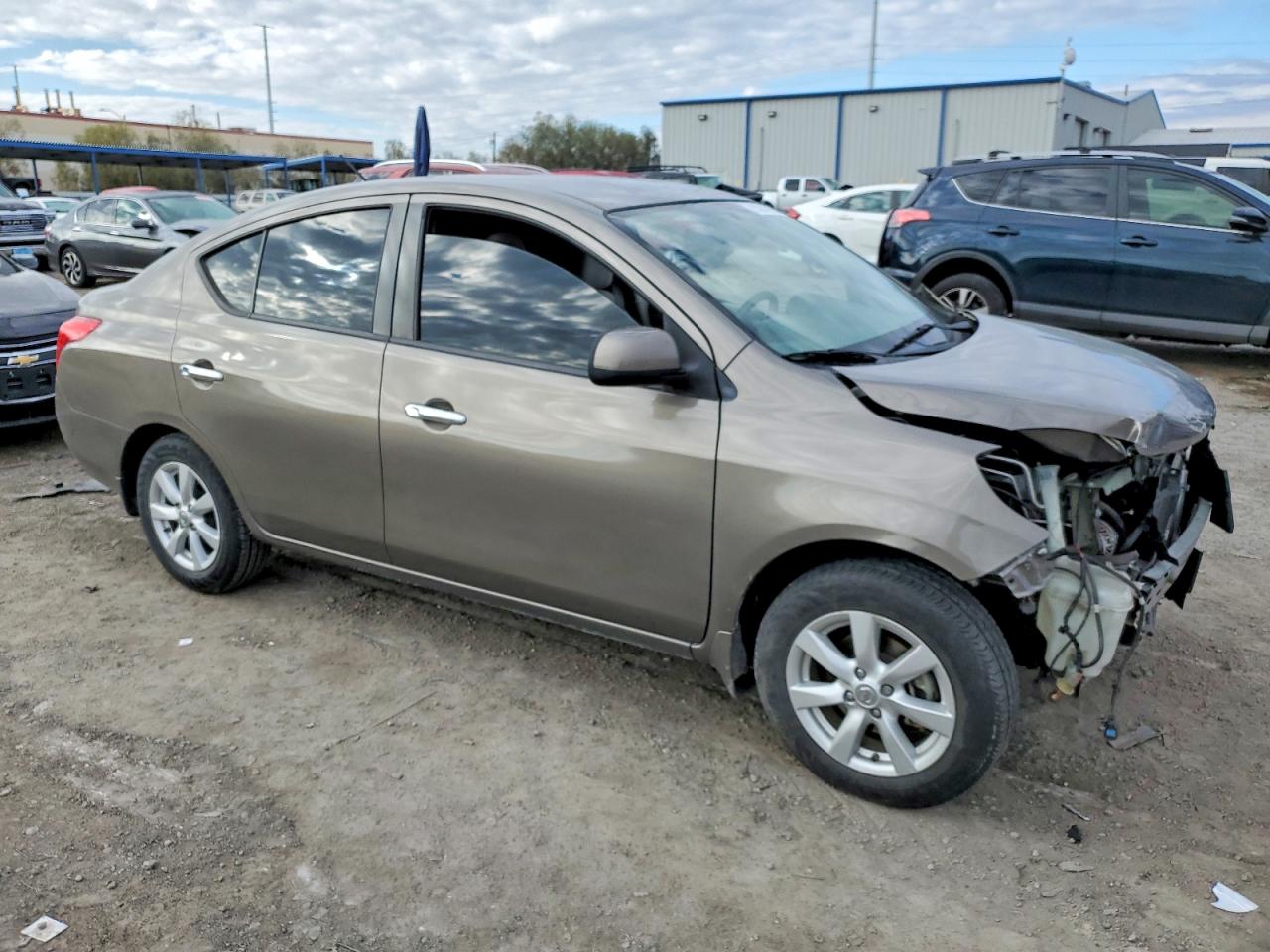 2012 NISSAN VERSA photo 4