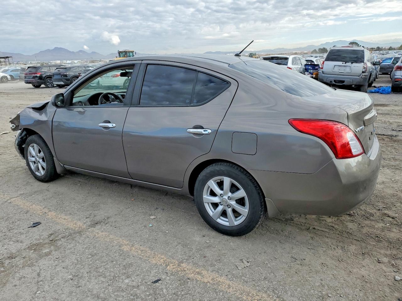 2012 NISSAN VERSA photo 2
