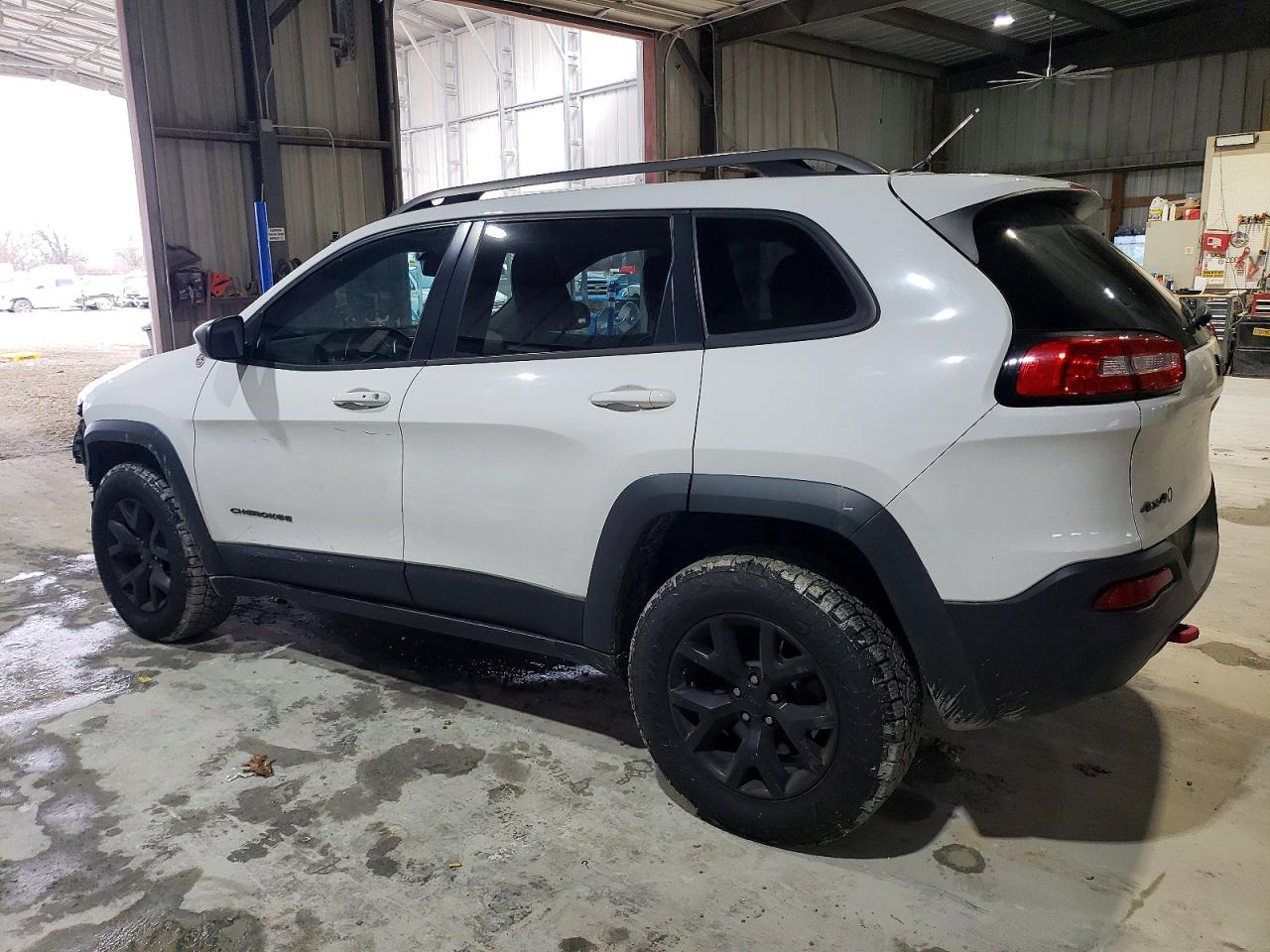 2015 JEEP CHEROKEE TRAILHAWK photo 2