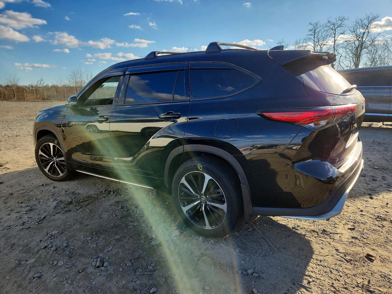 2021 TOYOTA HIGHLANDER XSE photo 2