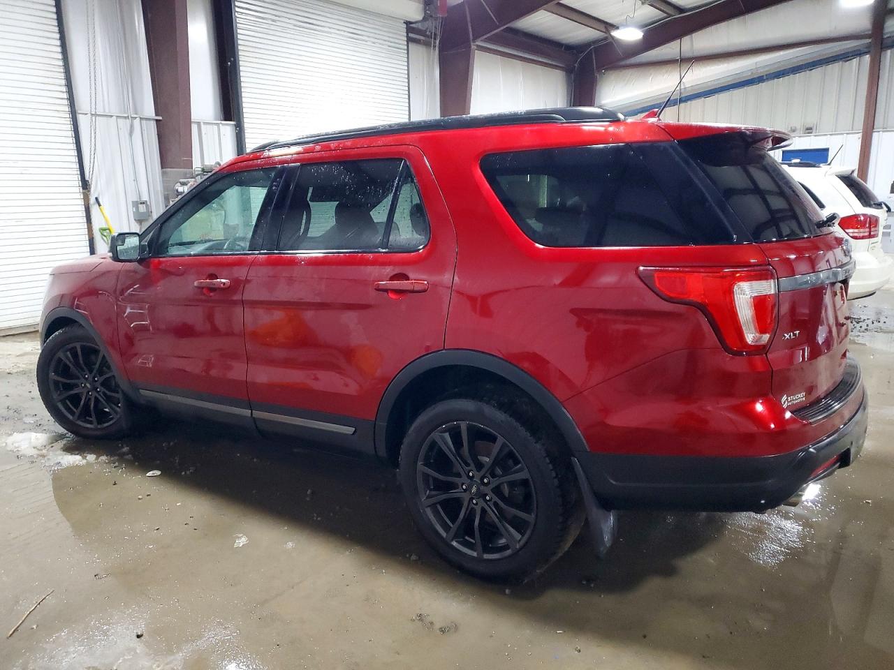 2018 FORD EXPLORER XLT photo 3