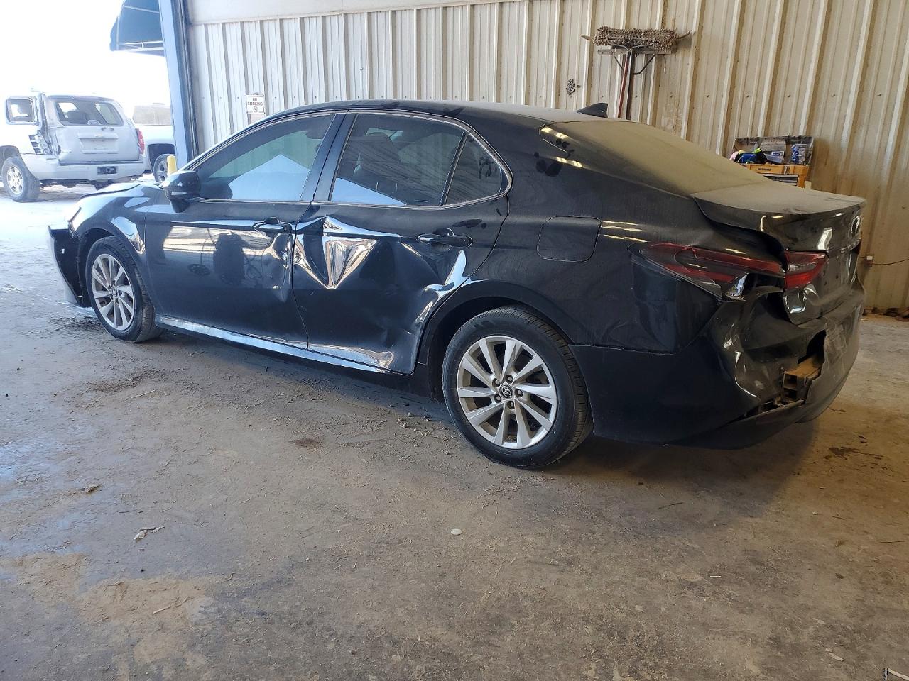 2021 TOYOTA CAMRY LE photo 2