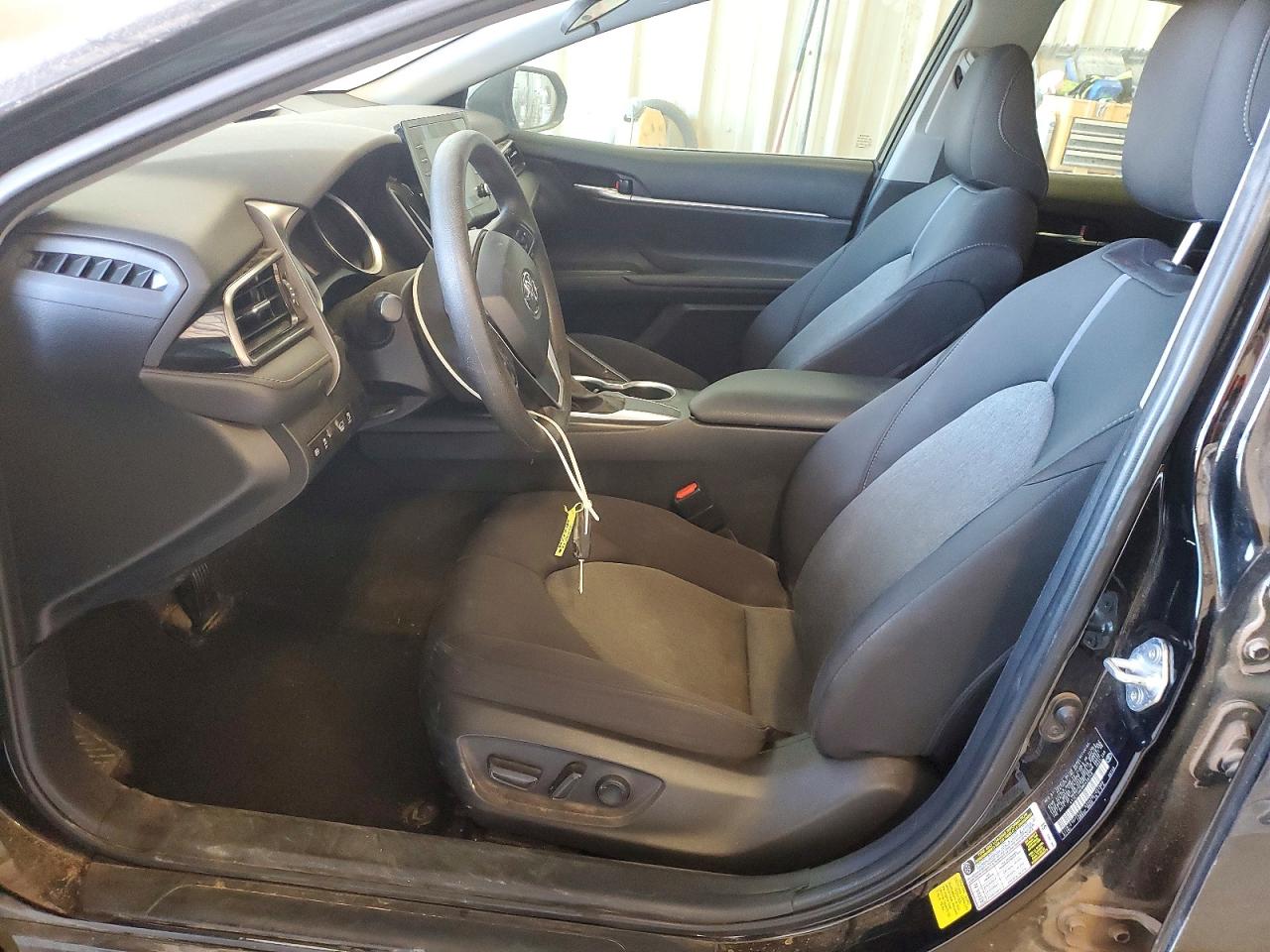 2021 TOYOTA CAMRY LE photo 7