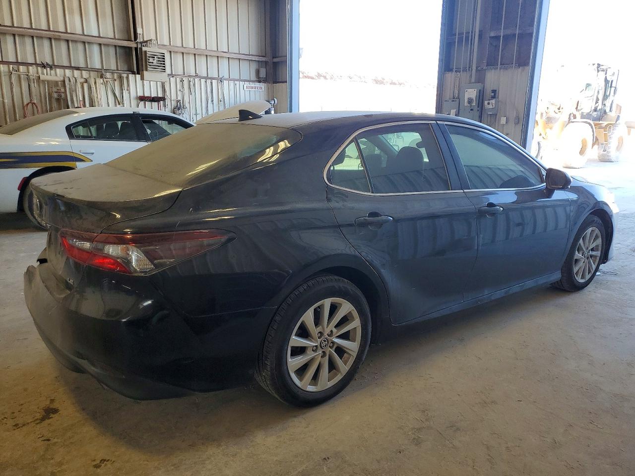 2021 TOYOTA CAMRY LE photo 3
