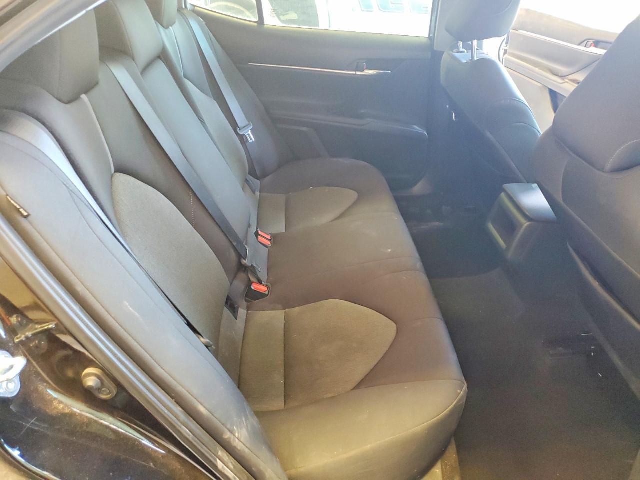 2021 TOYOTA CAMRY LE photo 10