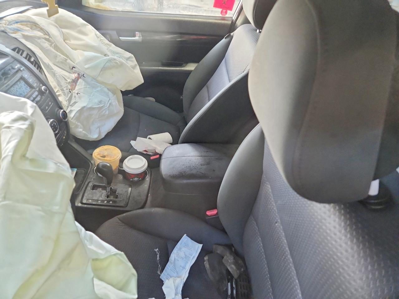 2012 KIA SORENTO BASE photo 8
