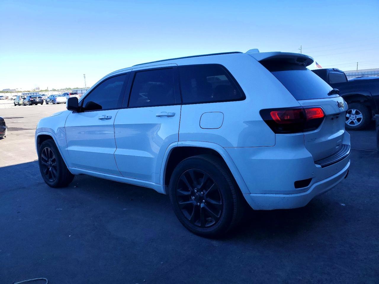 2018 JEEP GRAND CHEROKEE LAREDO photo 3