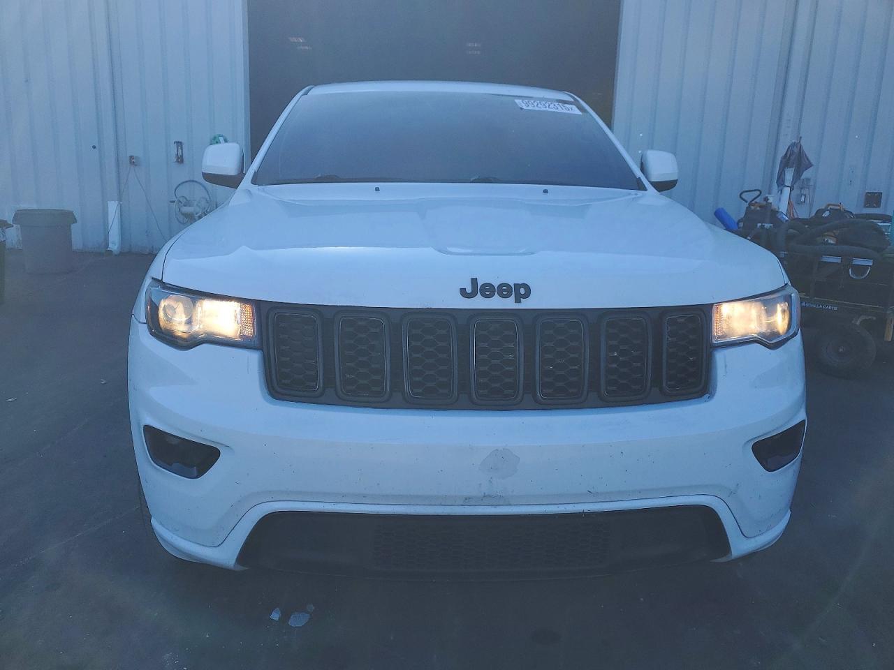 2018 JEEP GRAND CHEROKEE LAREDO photo 9
