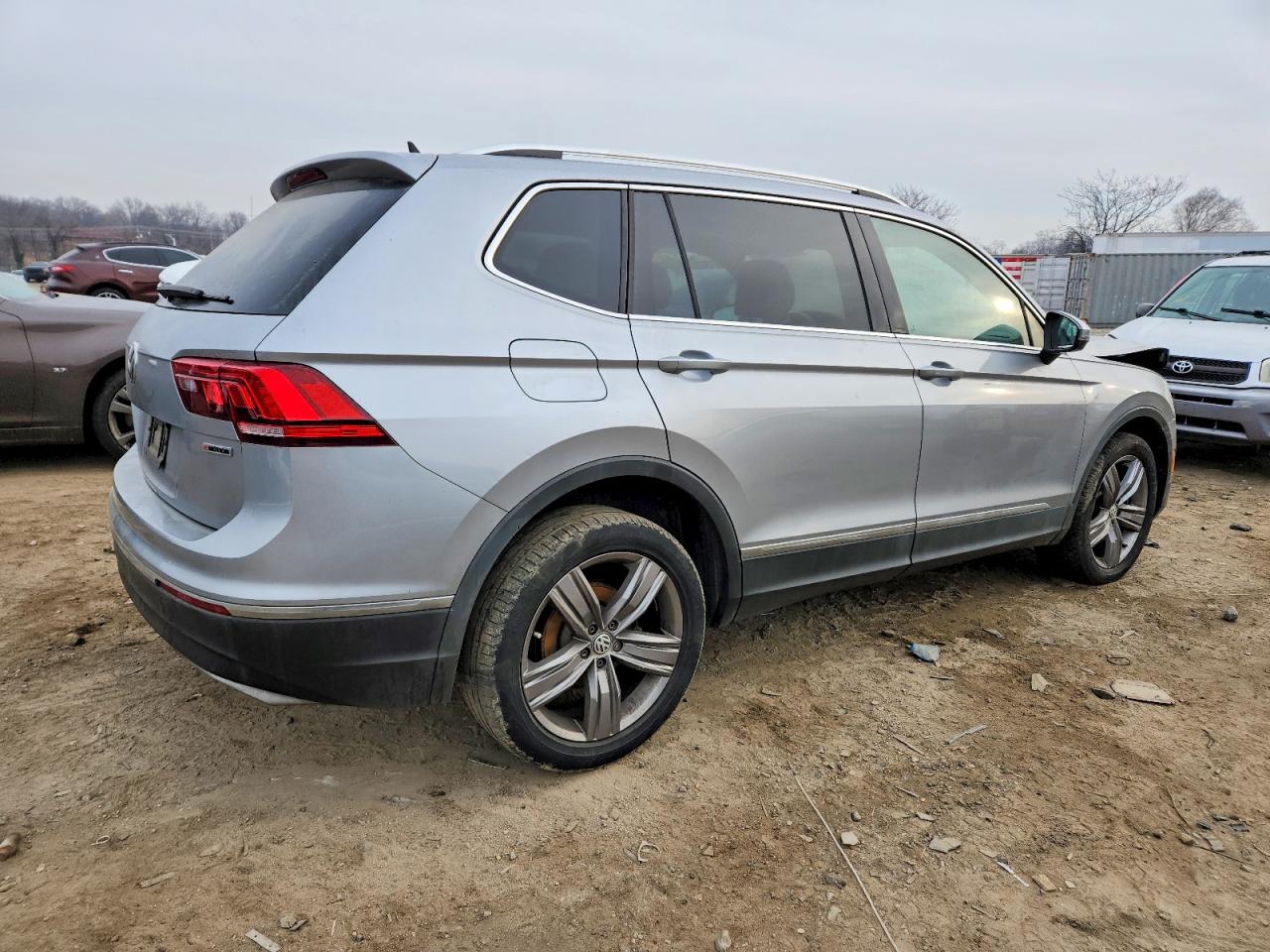 2021 VOLKSWAGEN TIGUAN SE photo 3