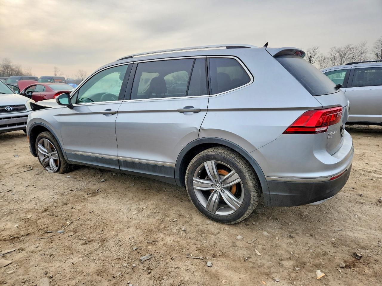 2021 VOLKSWAGEN TIGUAN SE photo 2