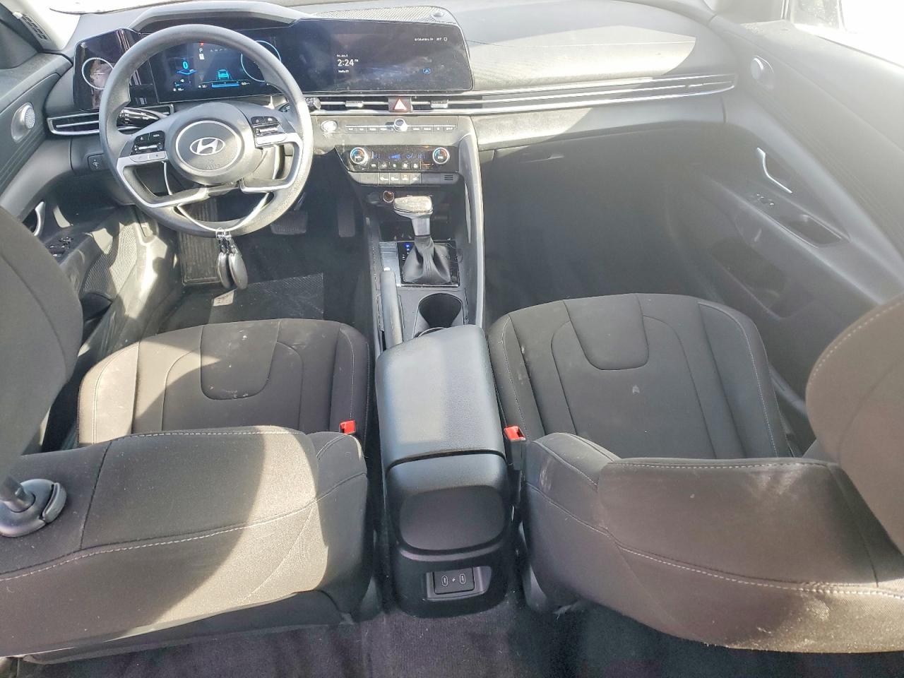 2024 HYUNDAI ELANTRA SEL photo 8