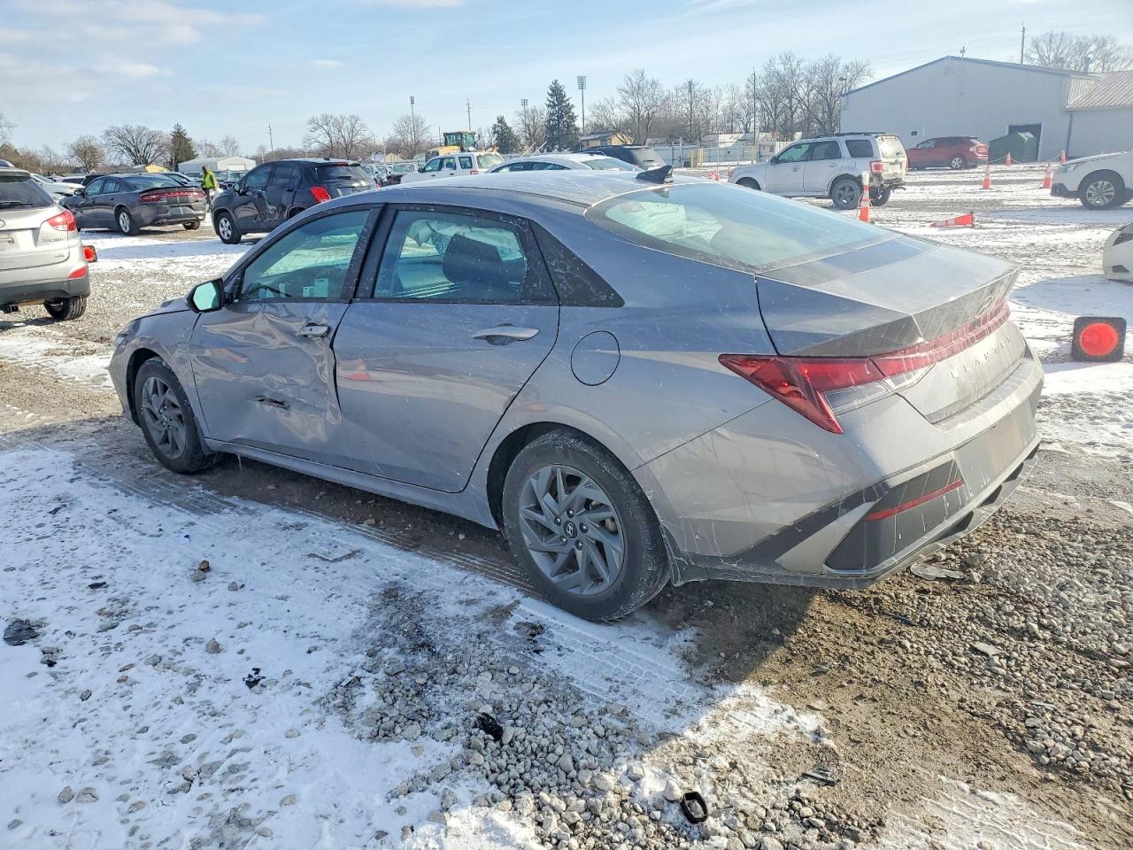 2024 HYUNDAI ELANTRA SEL photo 2