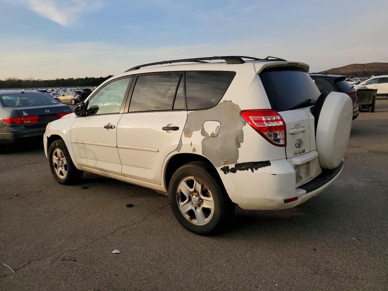 2011 TOYOTA RAV4 photo 2