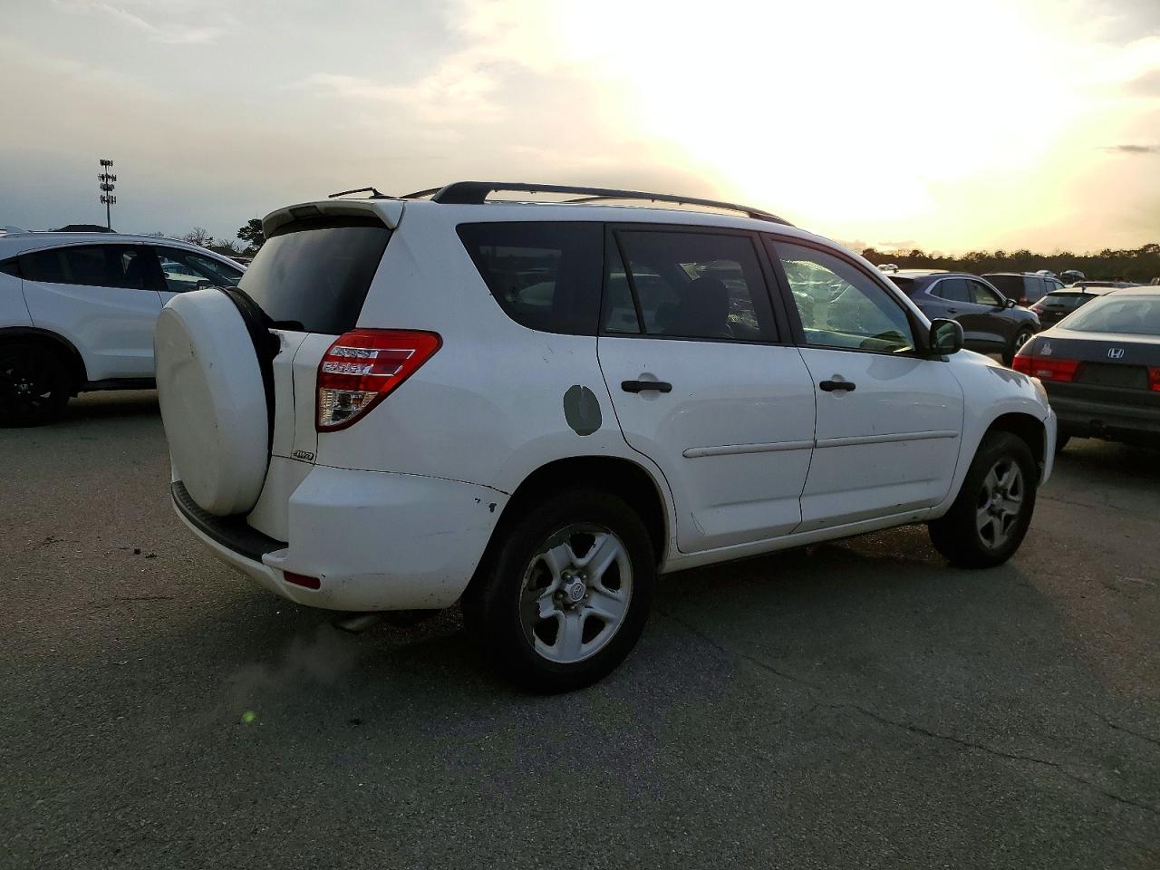 2011 TOYOTA RAV4 photo 3