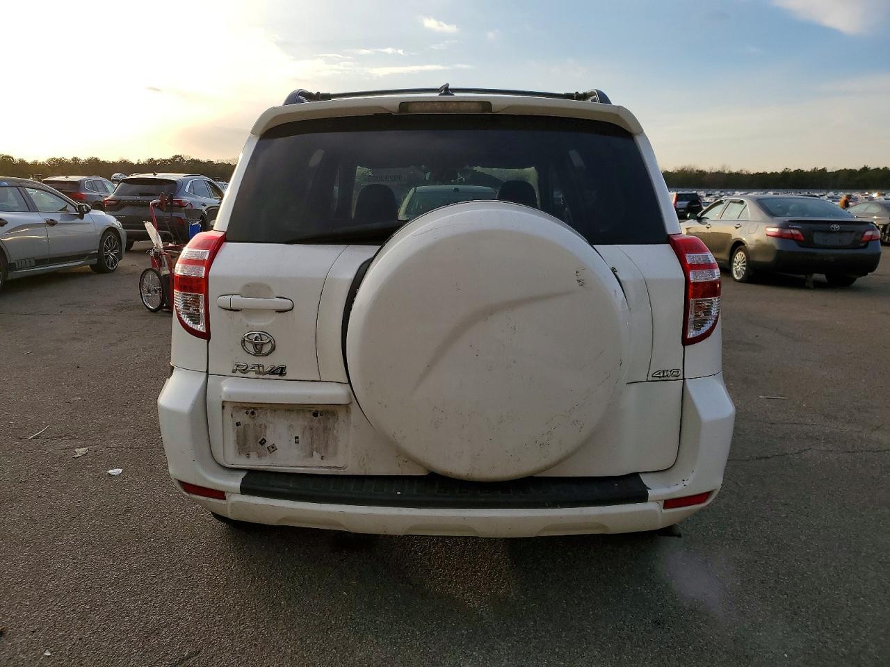 2011 TOYOTA RAV4 photo 6