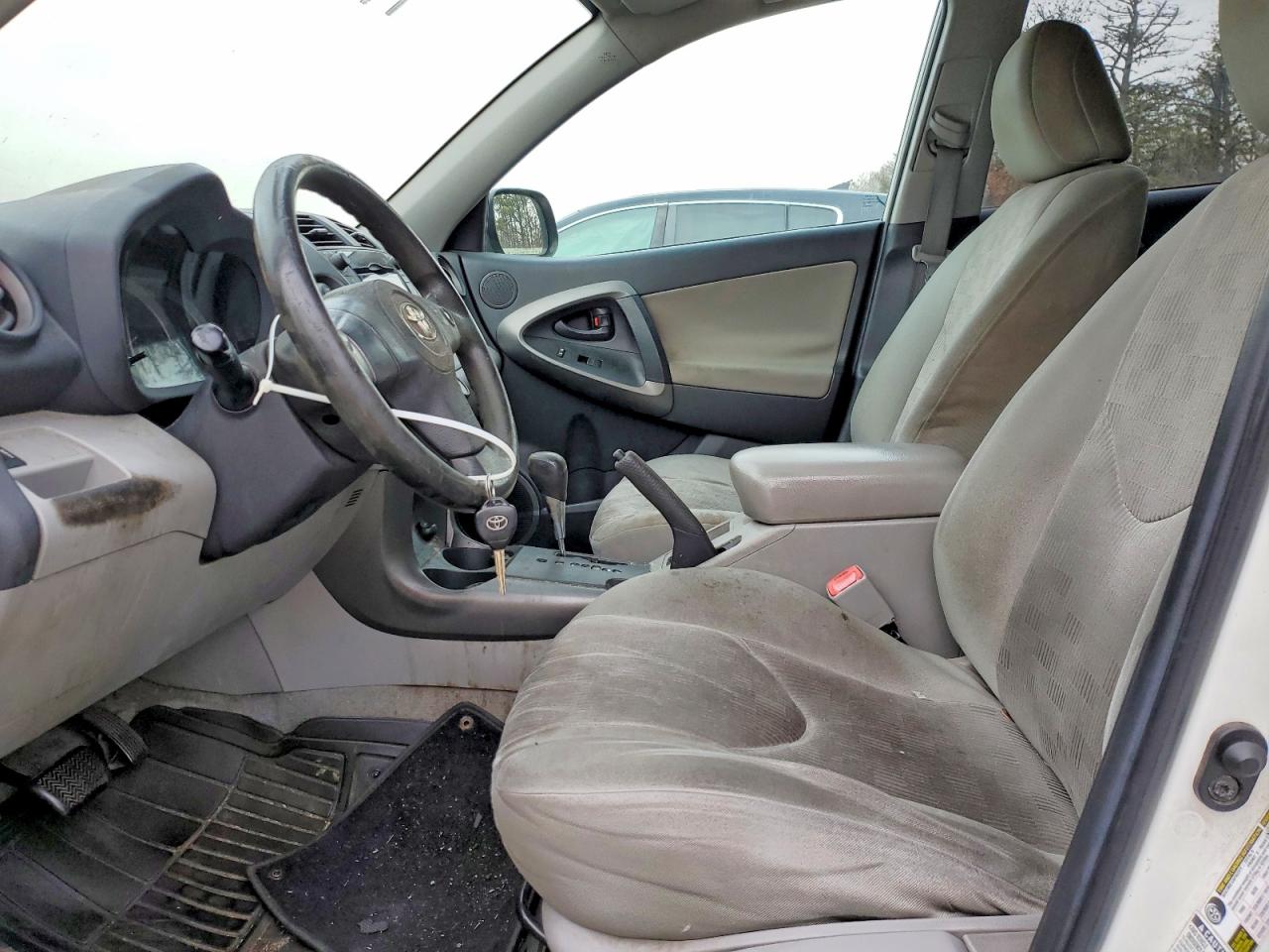 2011 TOYOTA RAV4 photo 7