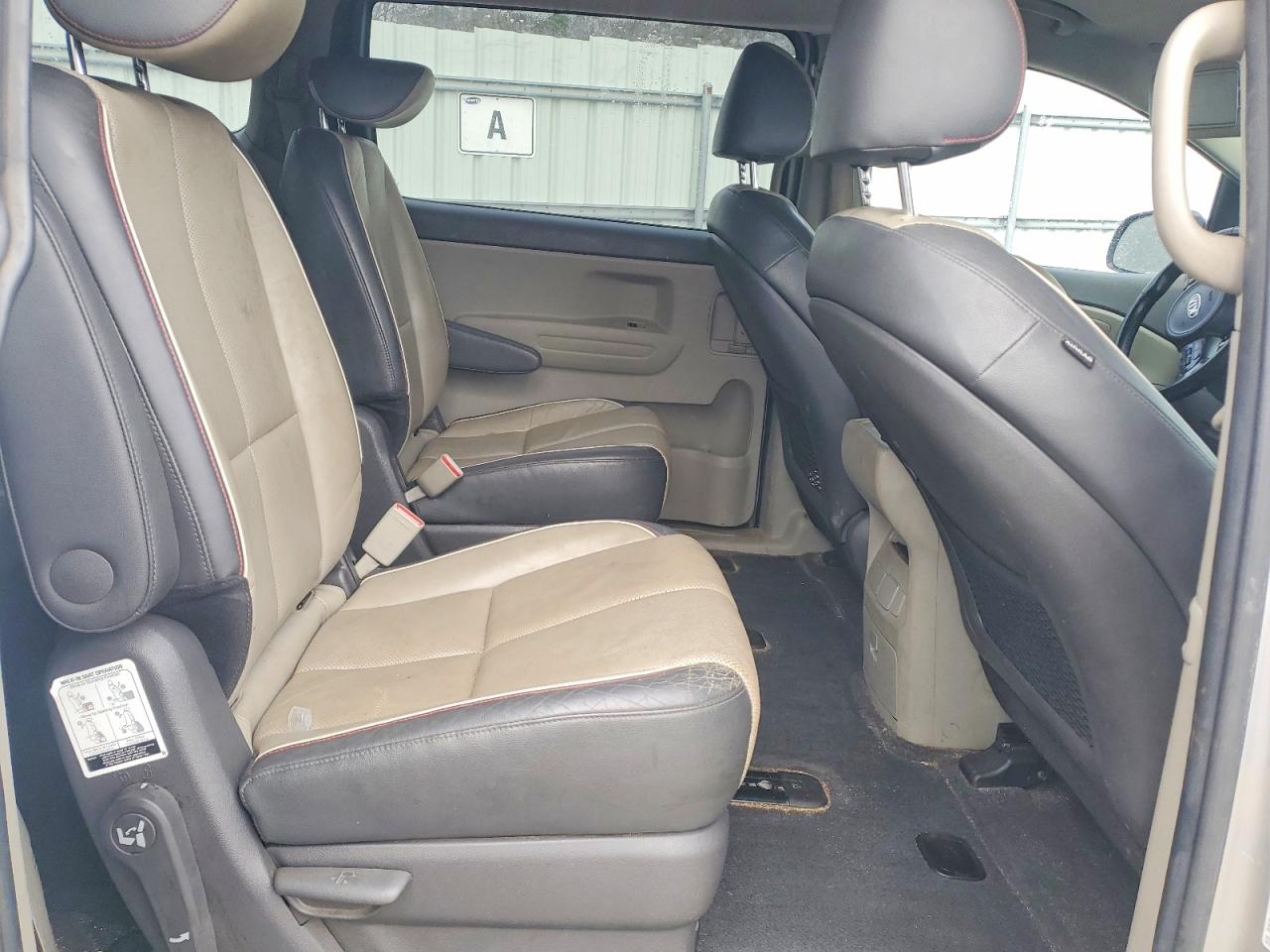 2016 KIA SEDONA LX photo 11