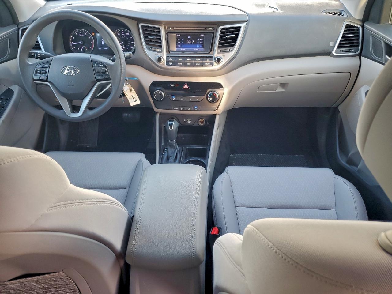 2017 HYUNDAI TUCSON SE photo 8