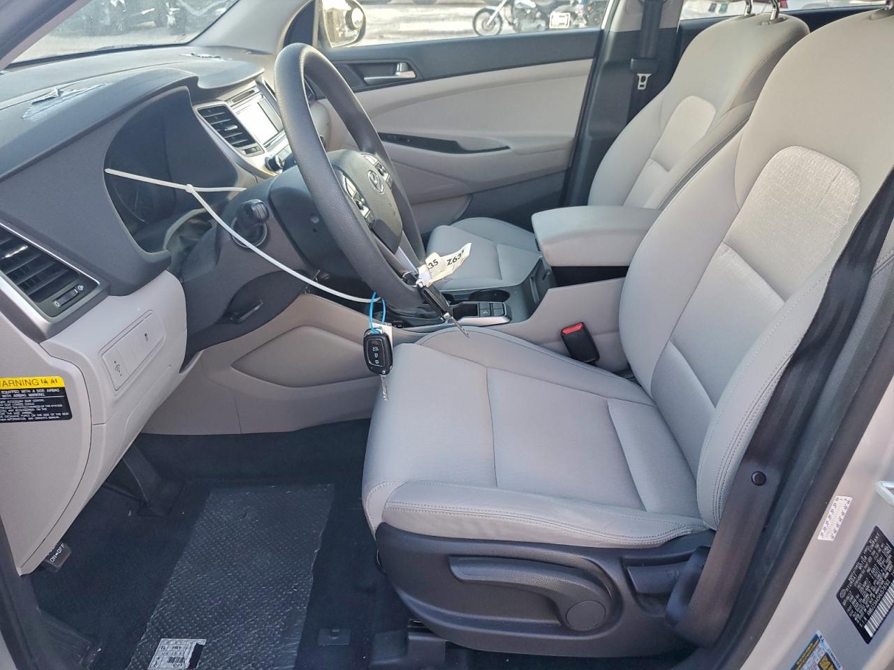 2017 HYUNDAI TUCSON SE photo 7