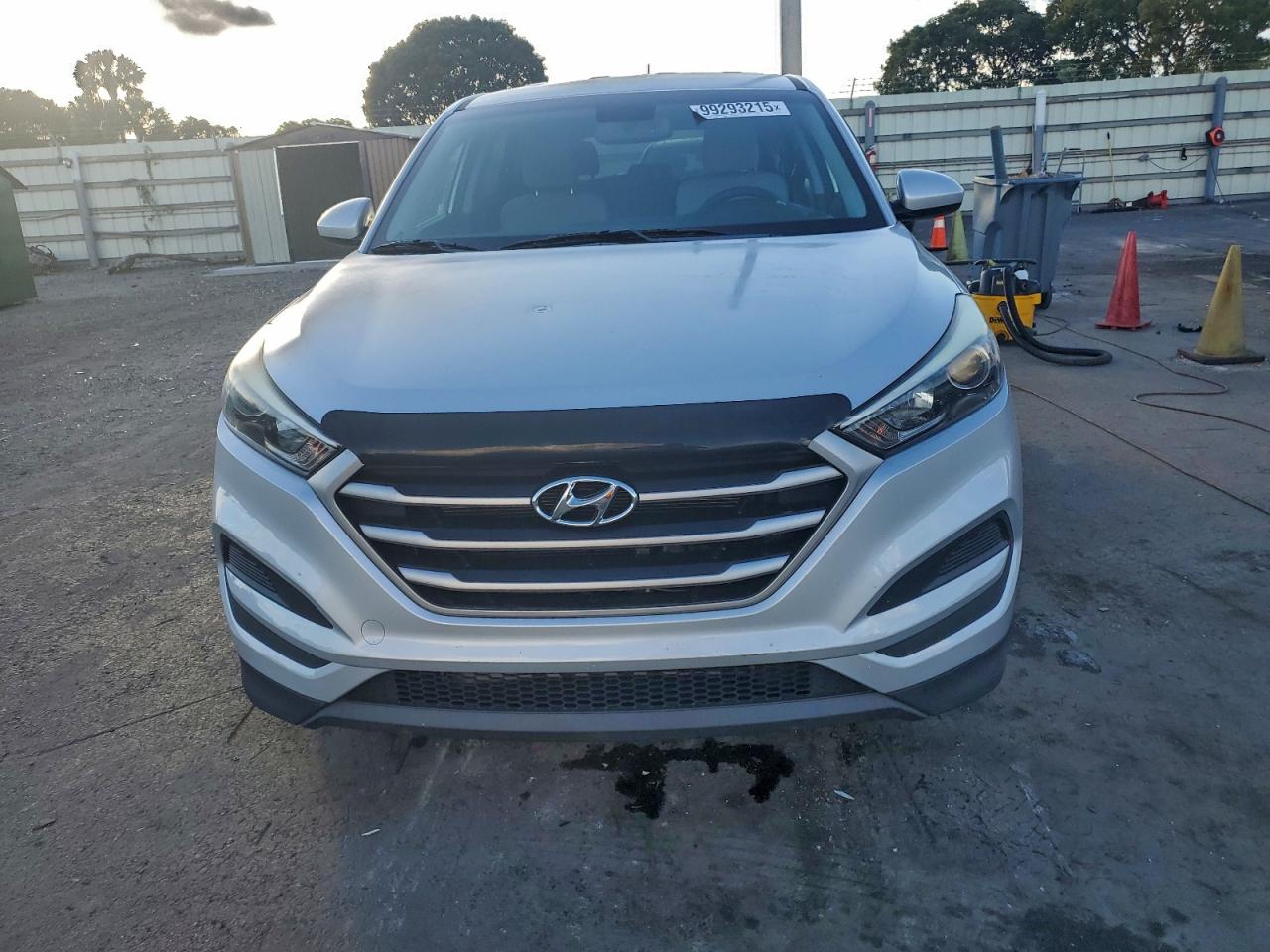 2017 HYUNDAI TUCSON SE photo 5
