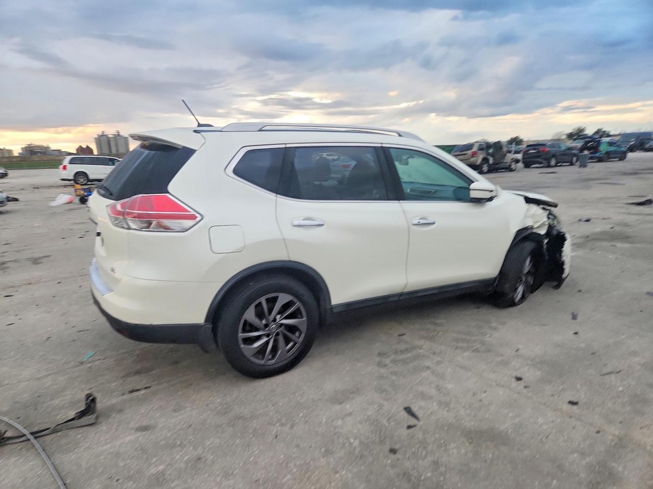 2016 NISSAN ROGUE S photo 3
