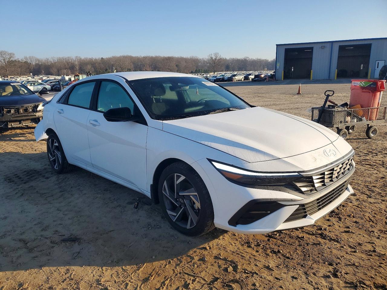 2025 HYUNDAI ELANTRA SEL SPORT photo 4