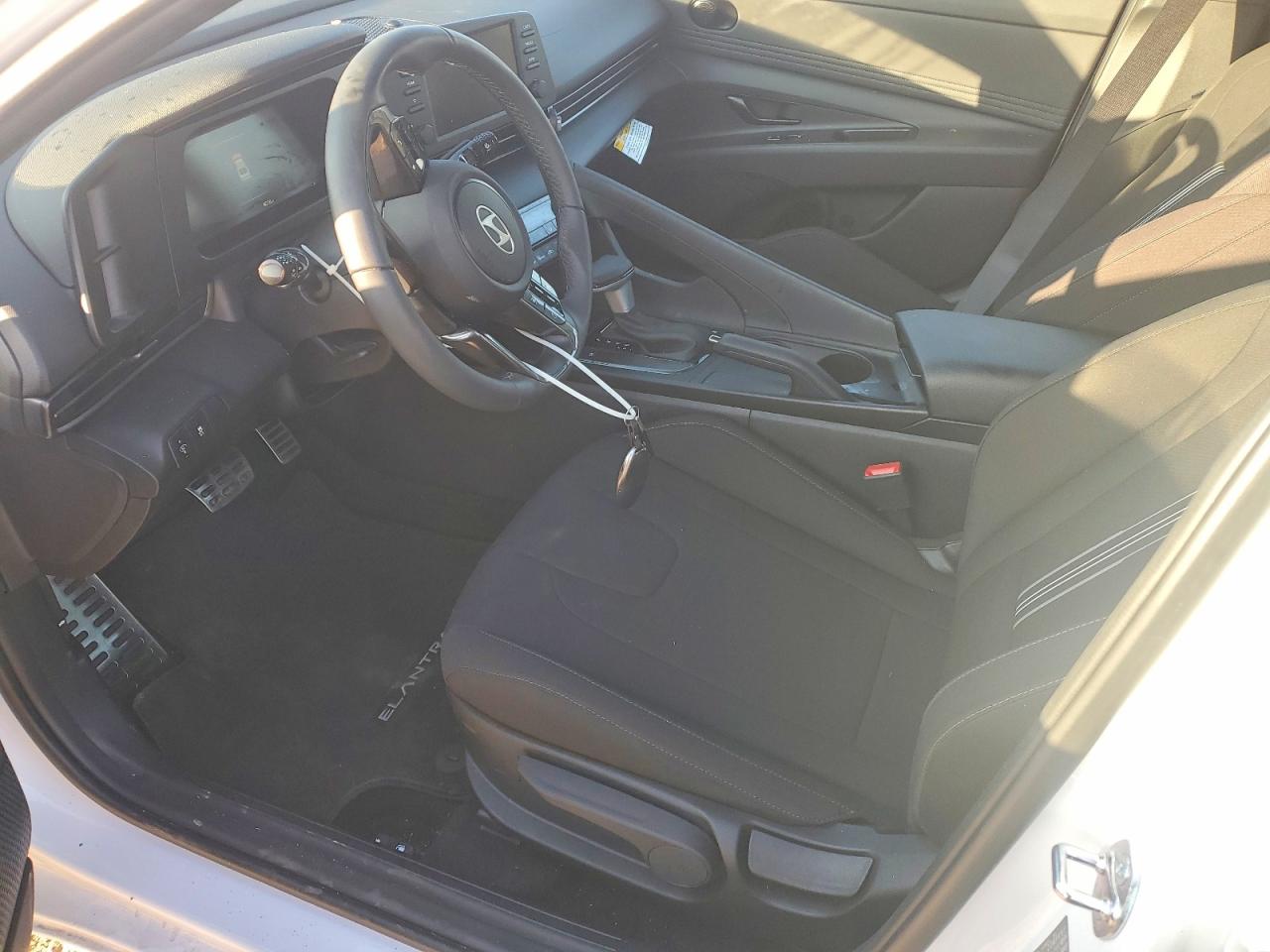 2025 HYUNDAI ELANTRA SEL SPORT photo 7