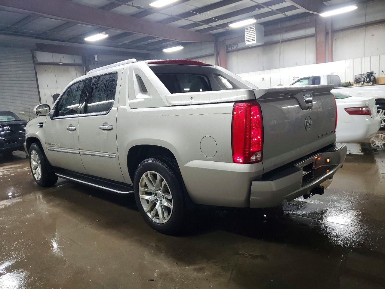 2007 CADILLAC ESCALADE EXT photo 2
