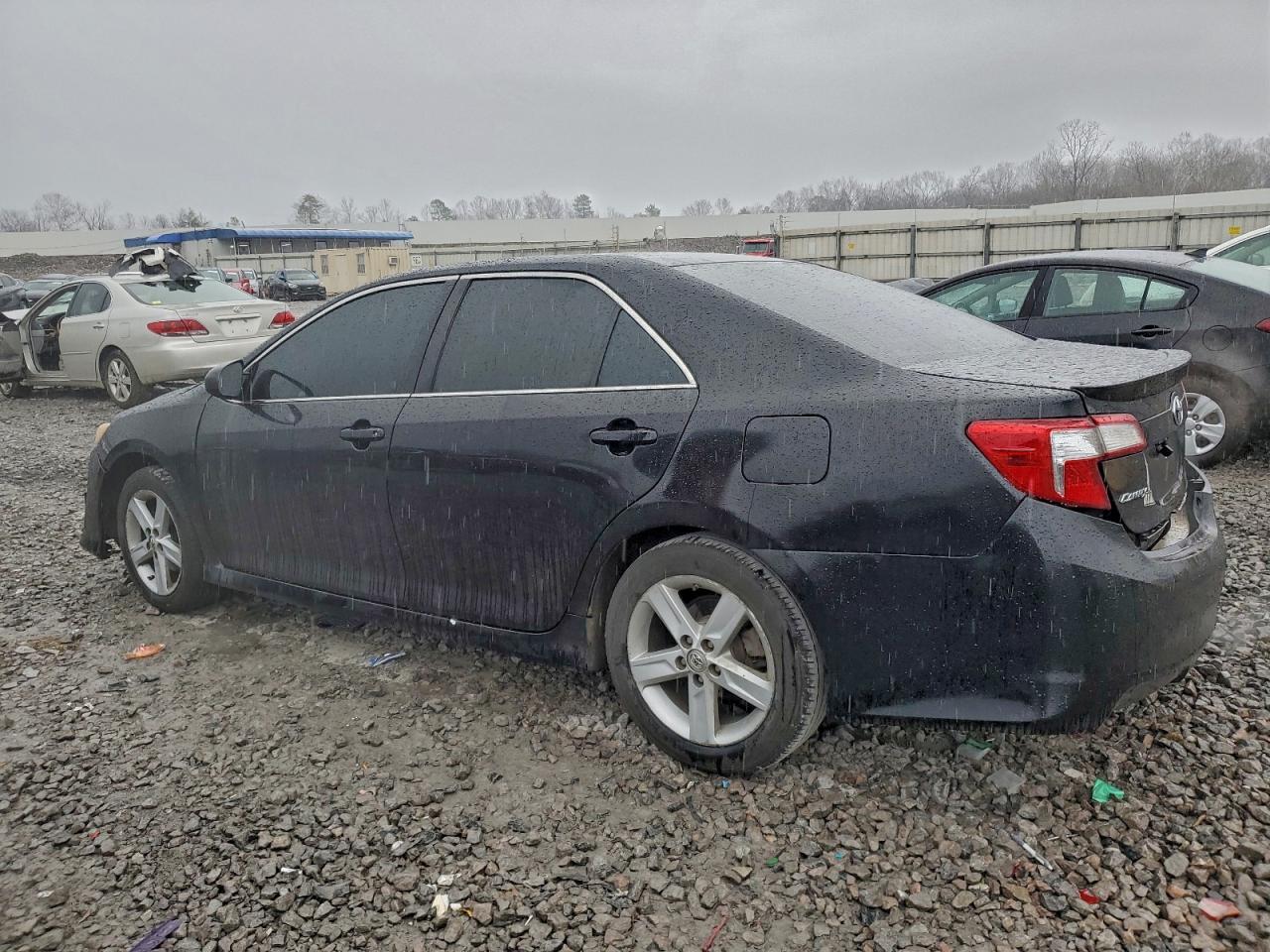 2014 TOYOTA CAMRY L photo 2