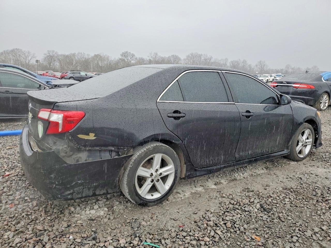 2014 TOYOTA CAMRY L photo 3